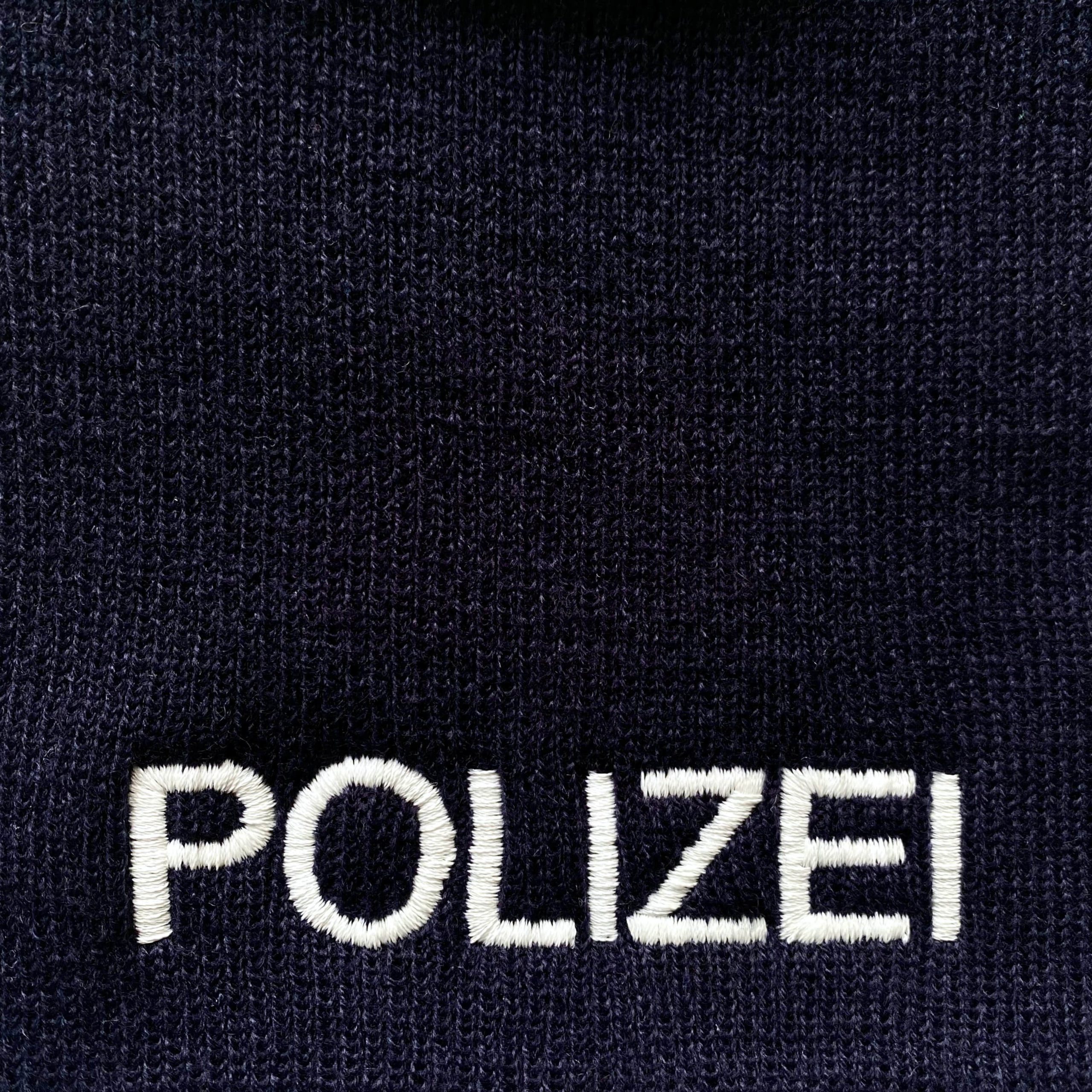 Mädchenmode Schnoschi Schnoschi Strickmütze: Embroidered Police Beanie (One Size) dunkelgrau